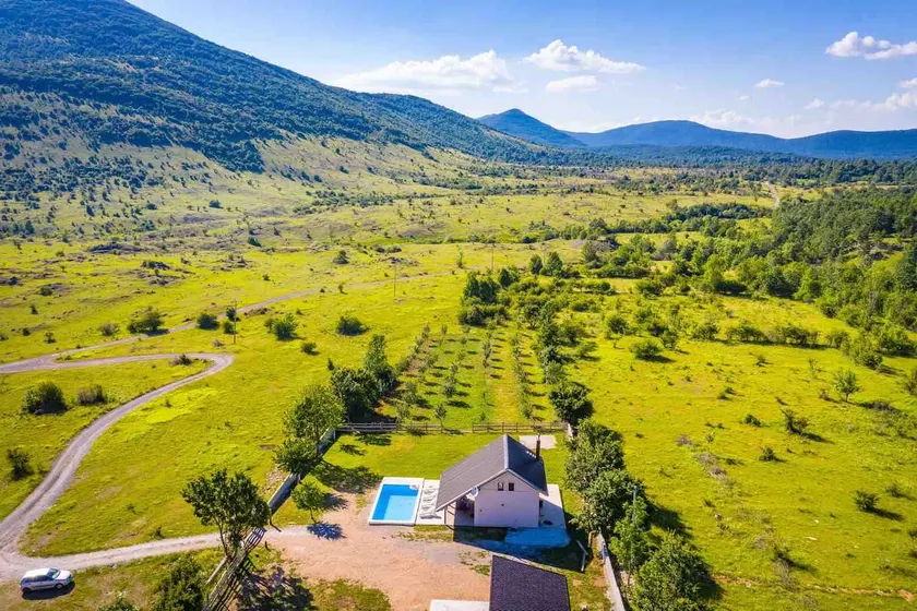 House Mona-heated pool in the heart of nature - Image 1