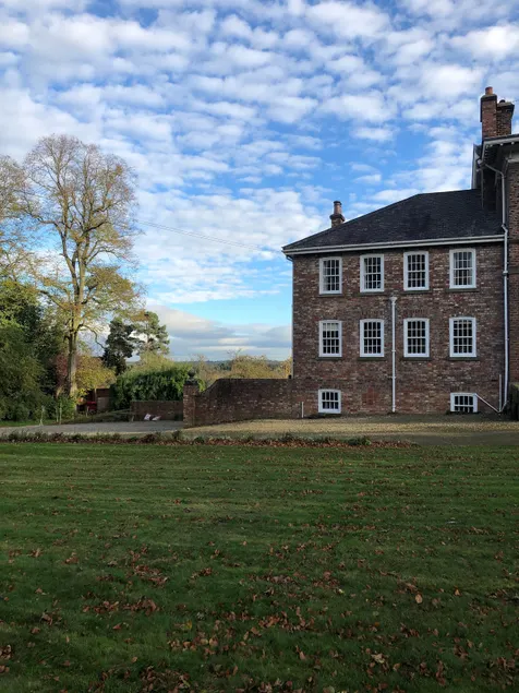 Stunning Hall Cottage, near York and Leeds - Image 1