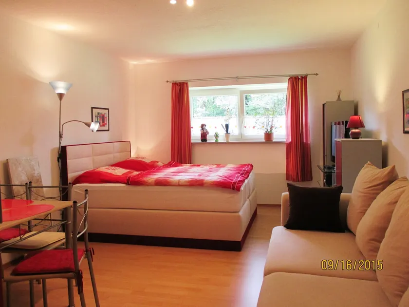 Basement apartment near the English Garden - Image 1