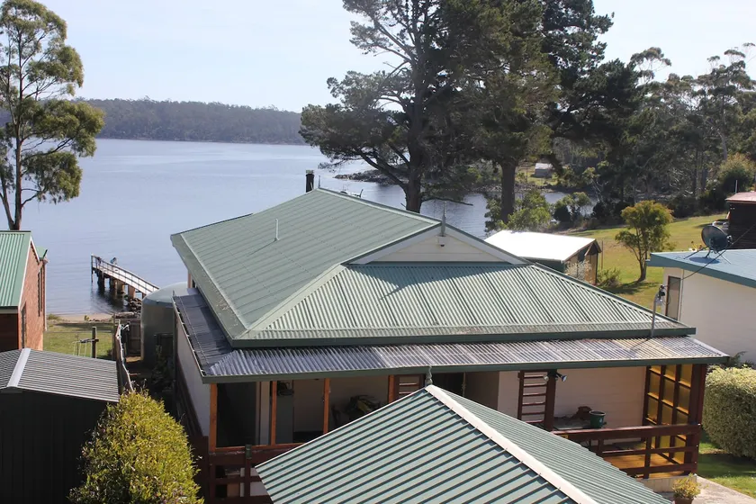 Waterfront home with private jetty - Image 1