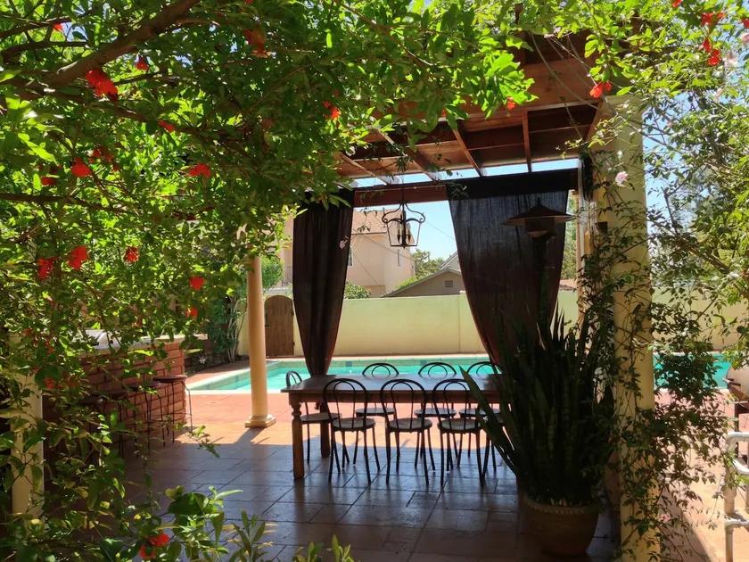 Charming Poolside Guest House - Image 1