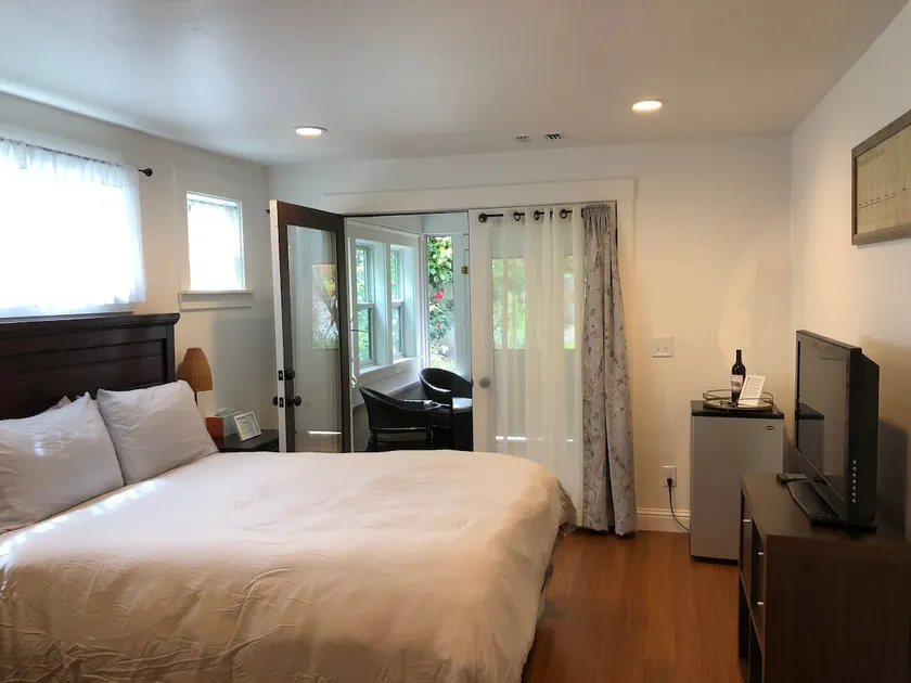 Vin Land Harvest Hideaway - Image 1