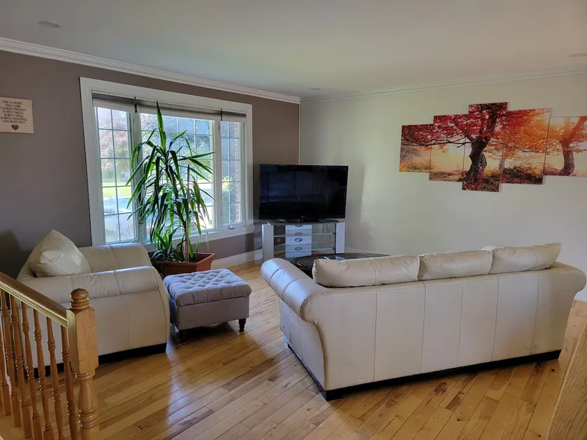 3 bedroom bungalow upper floor - Image 1