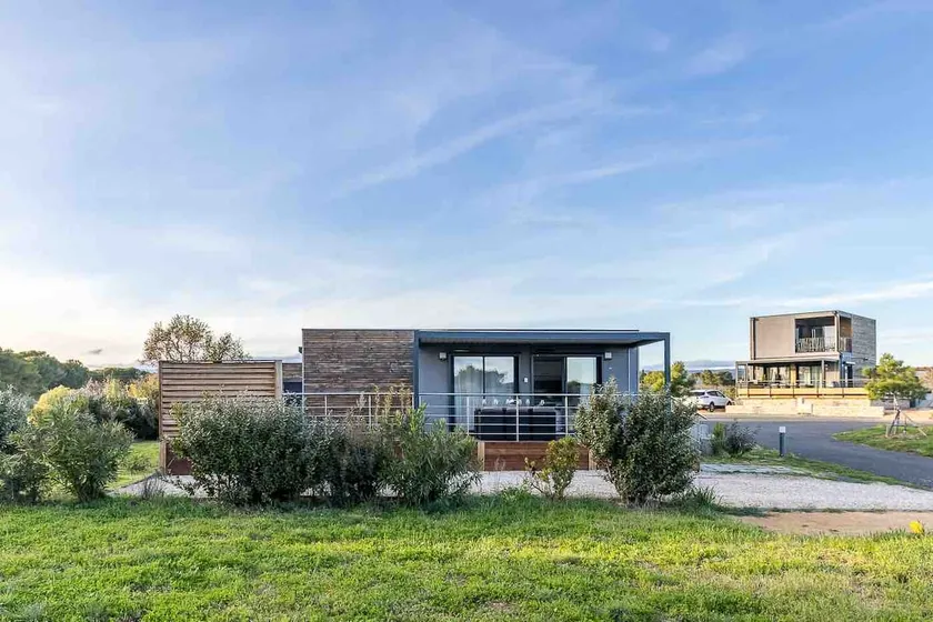 New 68 m2 fully equipped cottage in PRL facing the lake - Image 1
