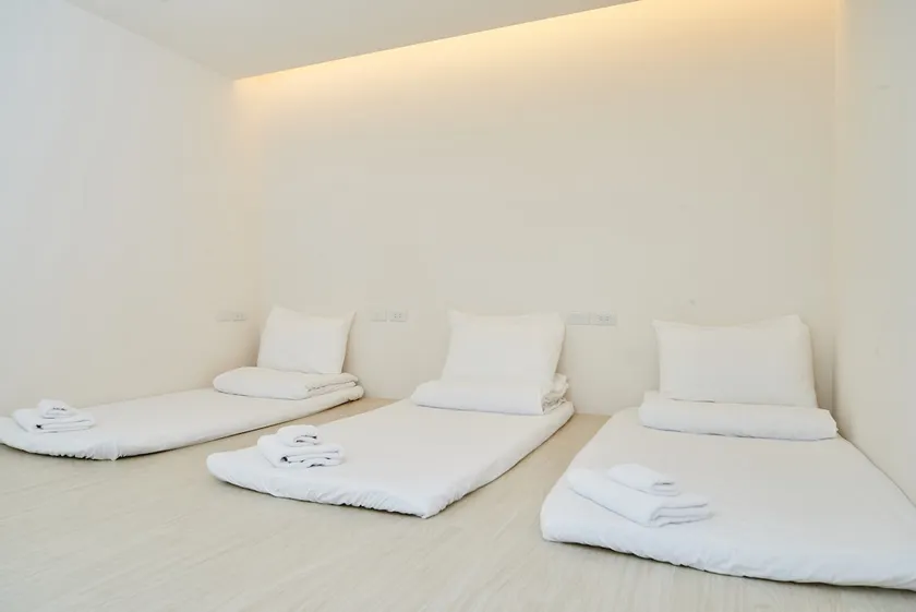 Egg Fashion Triple Room ~ Light Travel Near Tamsui MRT, Old Street, Yingzhan Night Market - Image 1