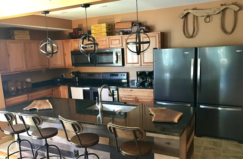 Newly Remodeled! Open Floor Plan, Walk Everywhere! - Image 1