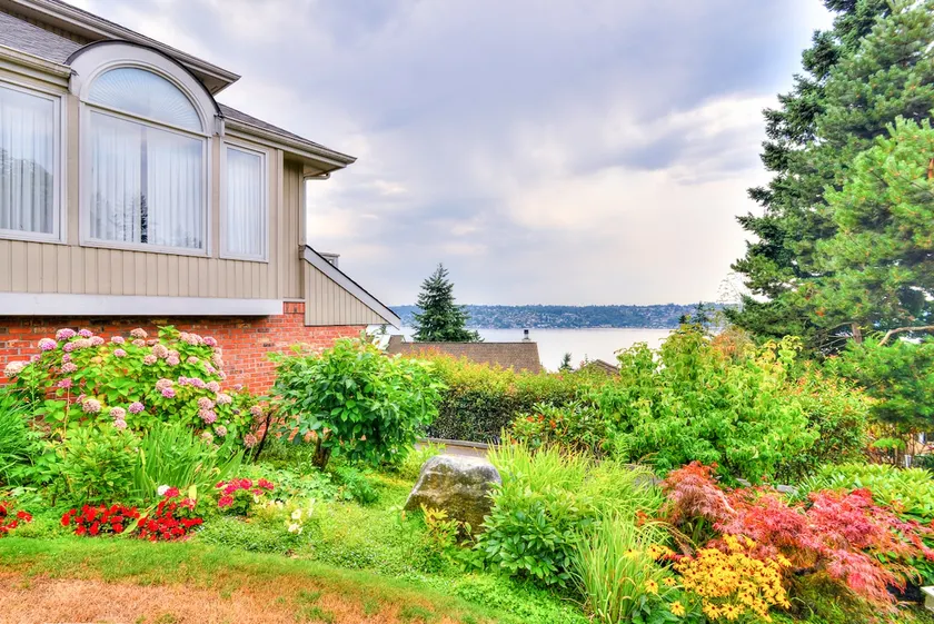 Suite with Mt Rainier and Lake Washington view! - Image 1