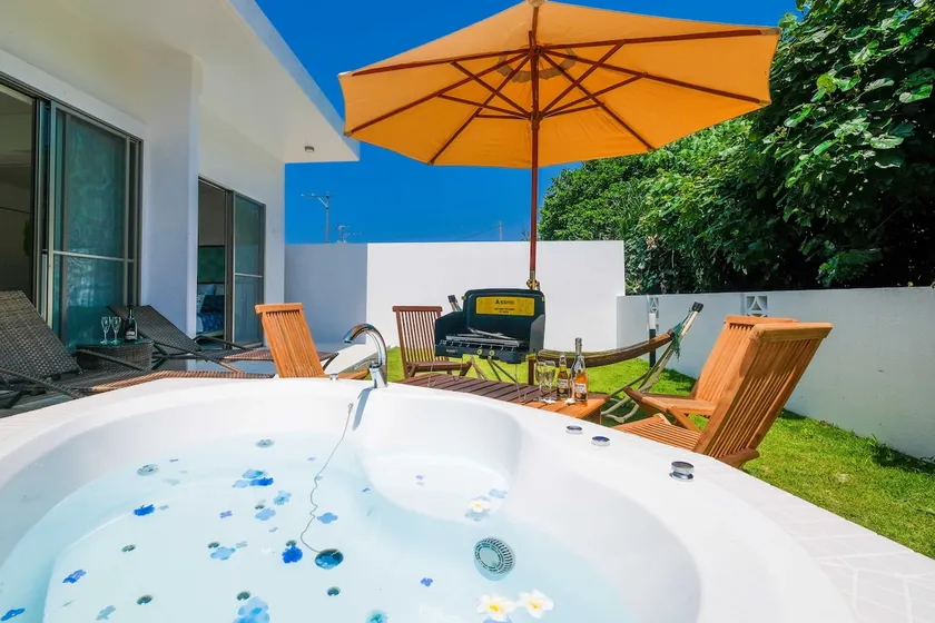[Kourijima] BBQ in the garden & hot tub under the starry sky!Fully private space 30 seconds from the sea (max 10 people, pets allowed) - Image 1