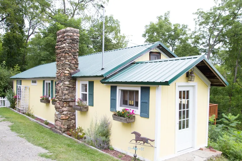 A Historic cottage in gorgeous Glenora. - Image 1