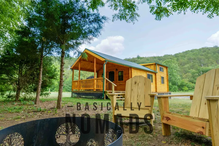 Double Spur Outfitters' Rainbow Cabin - Image 1