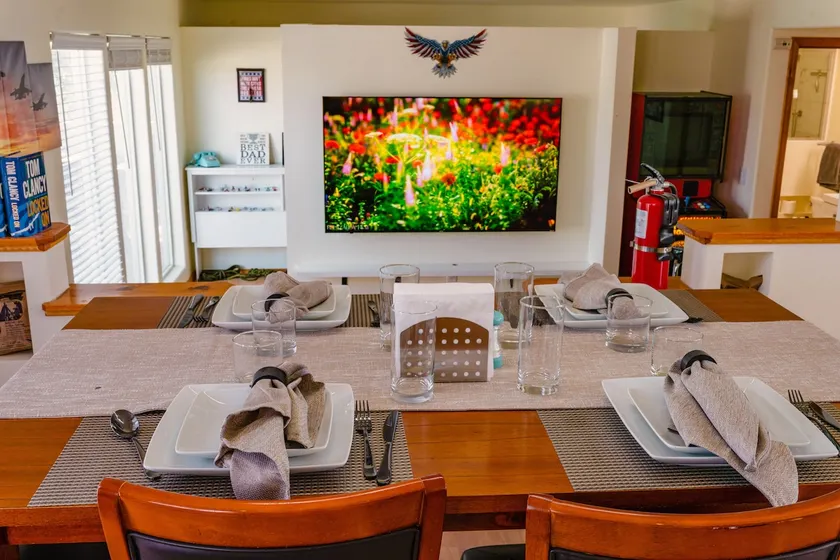 King Suite • Airport Layover GEG • 1800 Sqft - Image 1