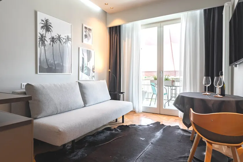 apartment with terrace near the historic center. - Image 1