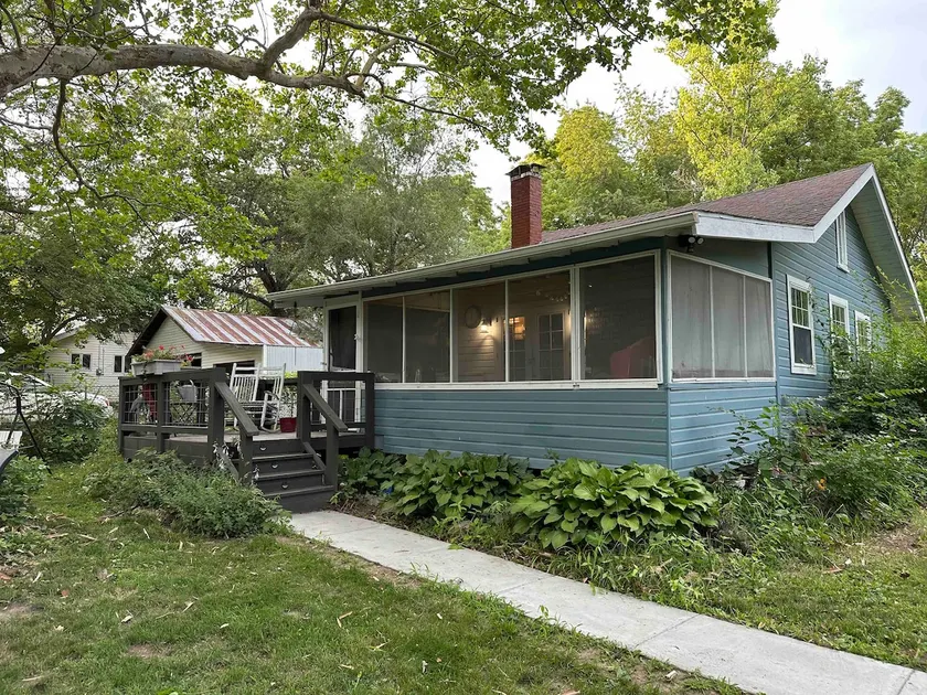 Home in Oskaloosa The Cabin - Image 1