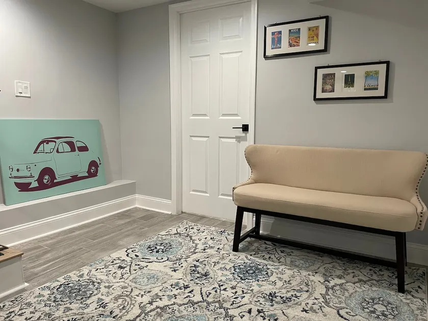 Renovated 1 Bedroom - CoHi/Park View - Image 1