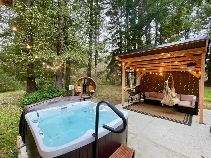 Green Island &SPA(sauna, hot tub, EV Charger) - Image 1