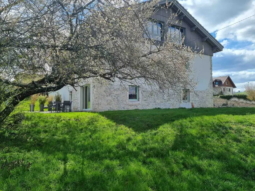 Accommodation in house + exterior - Image 1