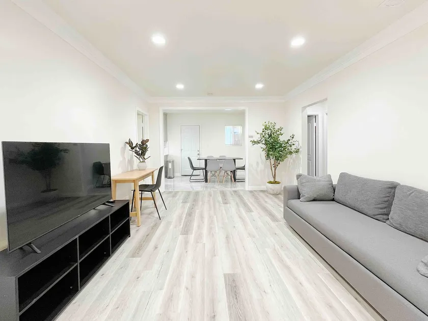 New&Clean affordable 3bdroom 1.5bath with Parking - Image 1