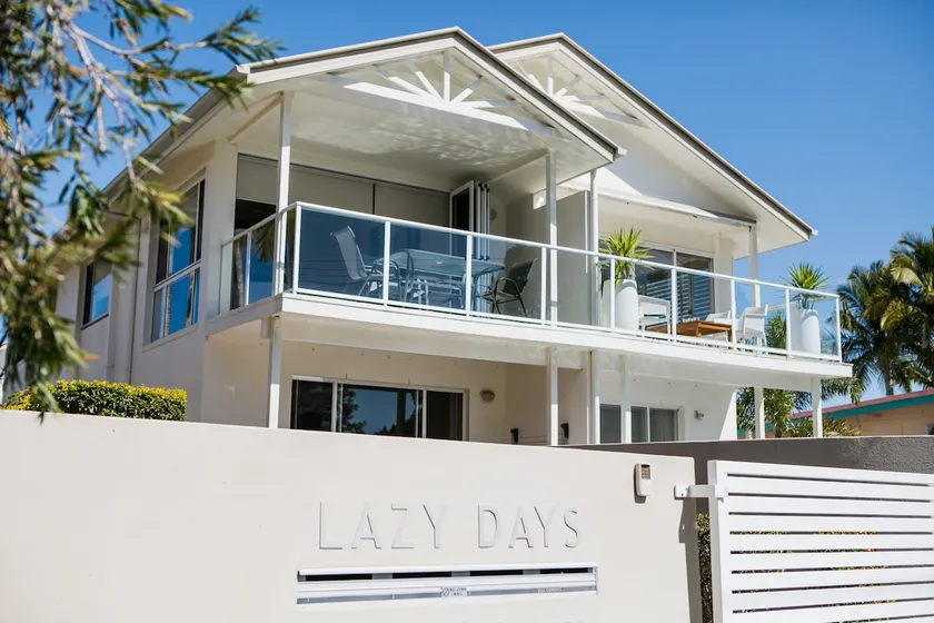 Riverside Townhouse w/ pool by Stay Noosa - Image 1