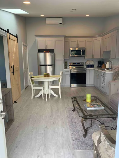 Serene, quaint private room with kitchen and bath. - Image 1