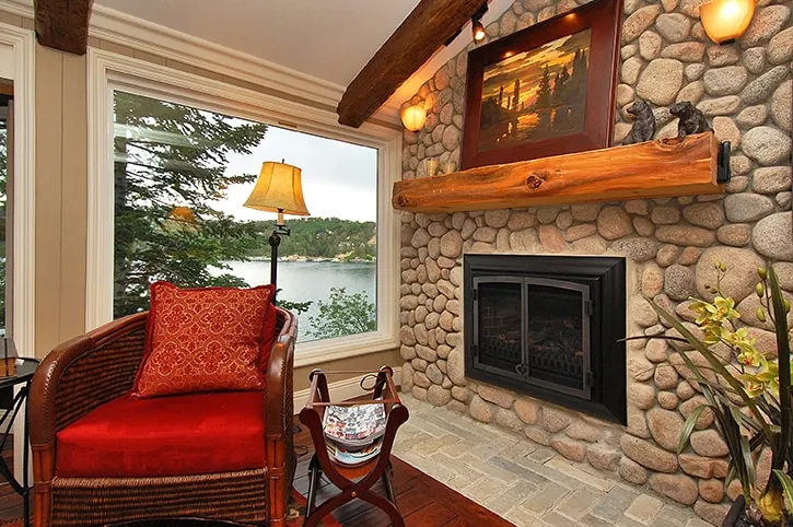 Lake Front Home with Private Dock (sleeps 8) - Image 1