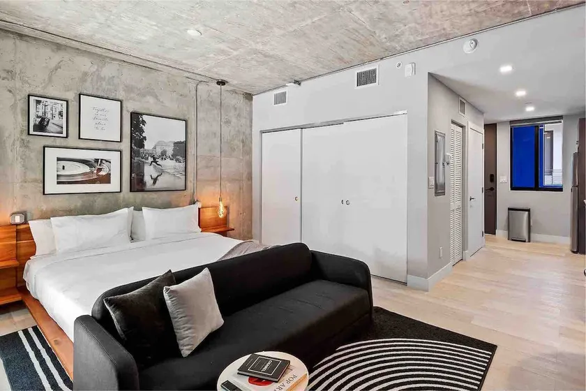 Pretty Rola #202 Modern Apt. - Image 1