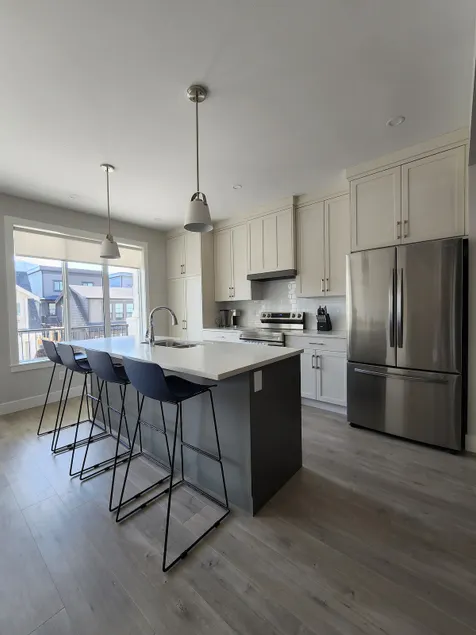 Beautiful 4 bedroom Townhouse in new development - Image 1