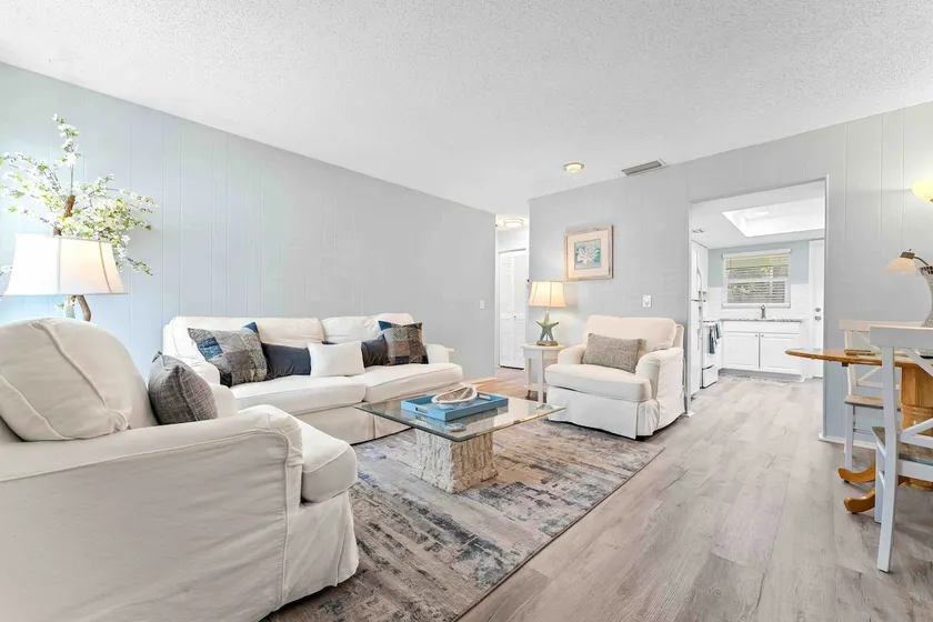 Updated Downtown Sarasota Villa, 2b/2b - Image 1