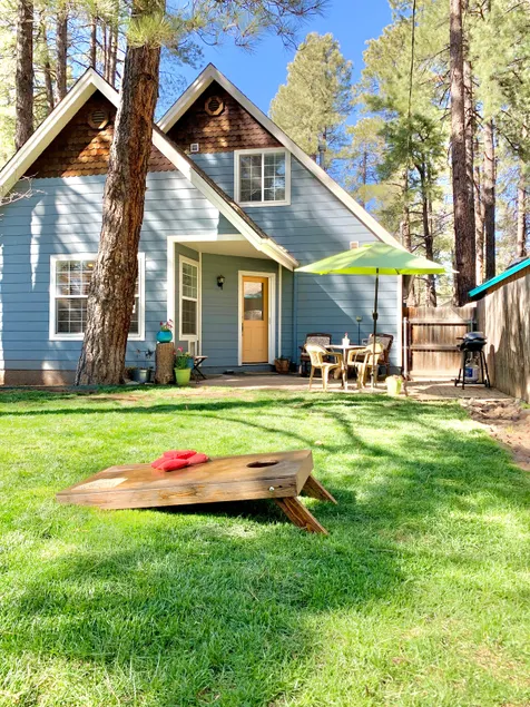 The Comforts' Inn: Mountain Escape - Image 1