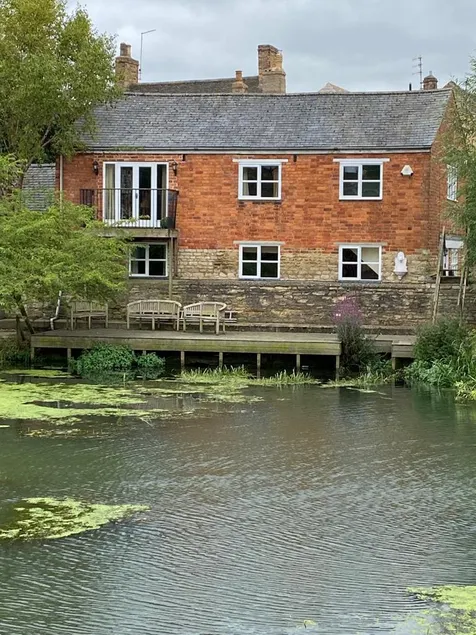 Riverside Luxury Townhouse | Sleeps 6 | Stamford - Image 1