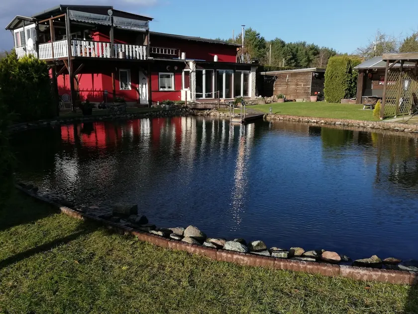 Nice place with swimming pond - Image 1