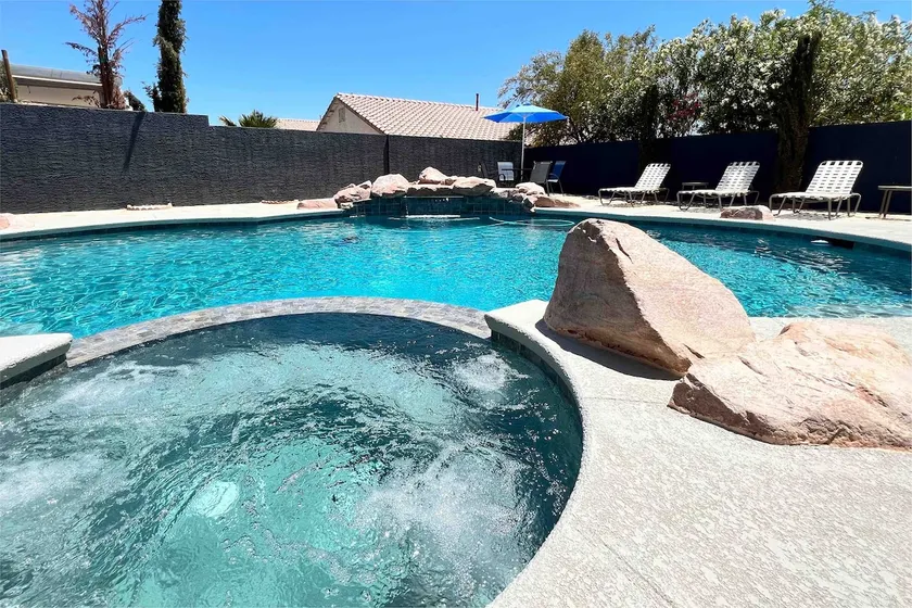 Heaven4 Family-Huge Pool+Spa+Bar+Floaties+KidsRoom - Image 1