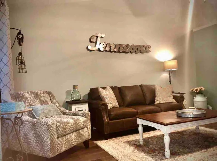 Antique Decor, New Samsung, & 3 Smart Tvs - Image 1