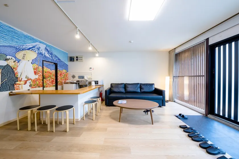 3 minutes walk from Fujisan Station, you can book a house for up to 8 people! There's also a free parking lot, so you can bring your dog! - Image 1