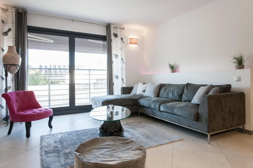 Air-conditioned apartment, 7 minutes, very central - Image 1