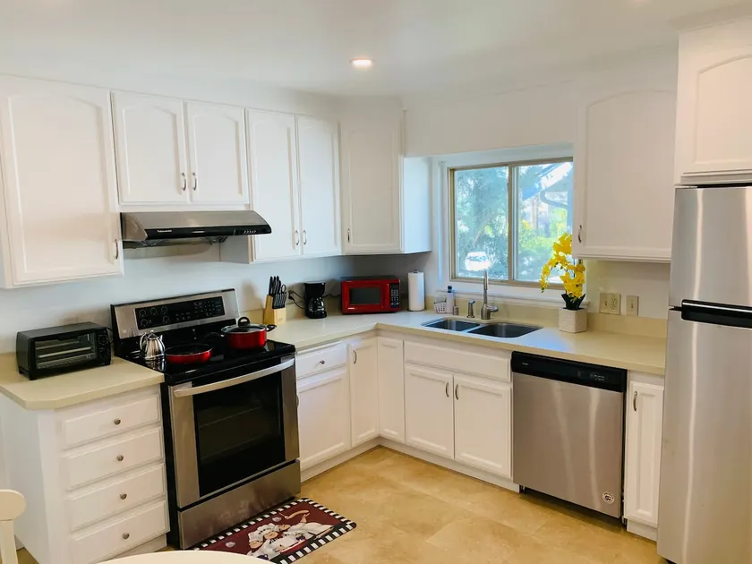 Private Guest Unit|AC |Free Parking/Free Laundry - Image 1