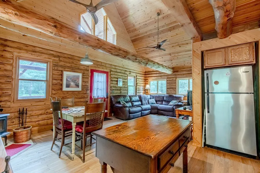 ✧Driftless Chalet✧ Secluded cabin on 5 acres - Image 1