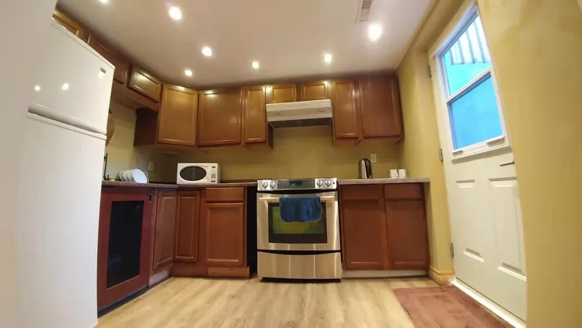 Modern Private Suite | Near YYZ Free Parking &WiFi - Image 1