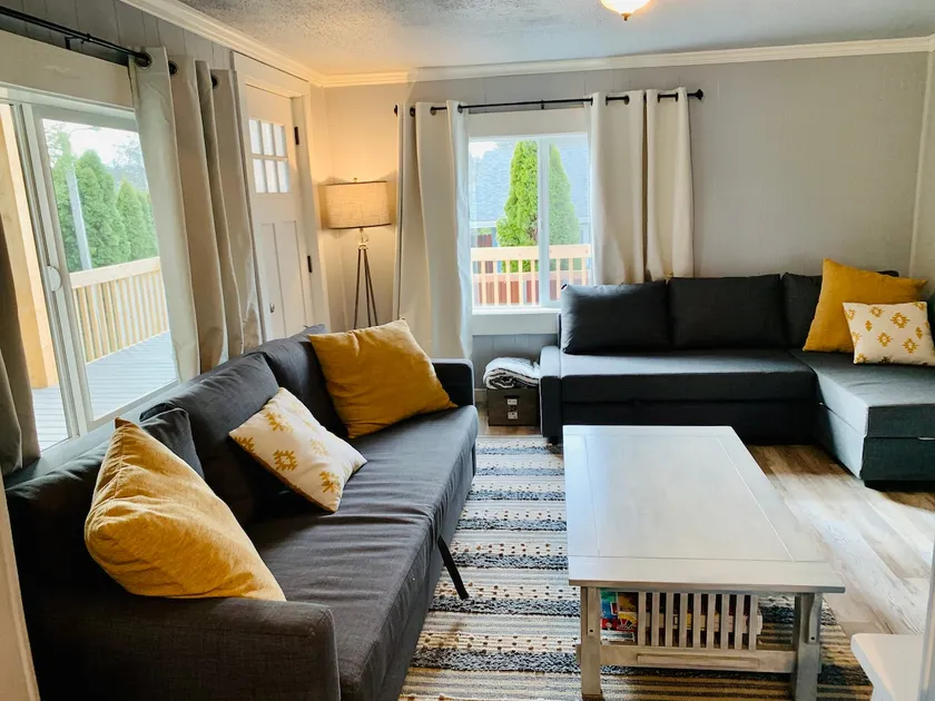 Decked Out Cottage - Image 1