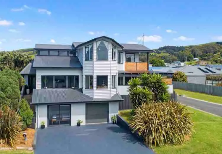 Manu Tū, Apollo Bay - Image 1