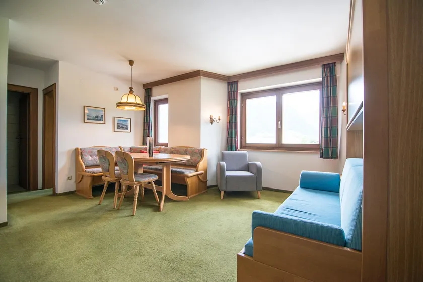 Light apartment with spacious balcony - Image 1