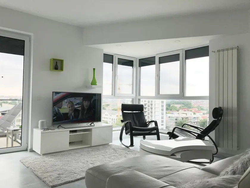 Luxury Westpark 2 Residence with Lake View - Image 1
