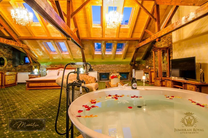 JMR Royal -Monalisa with private sauna - Image 1