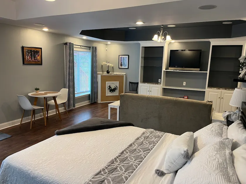 Studio apartment near hiking trails. - Image 1
