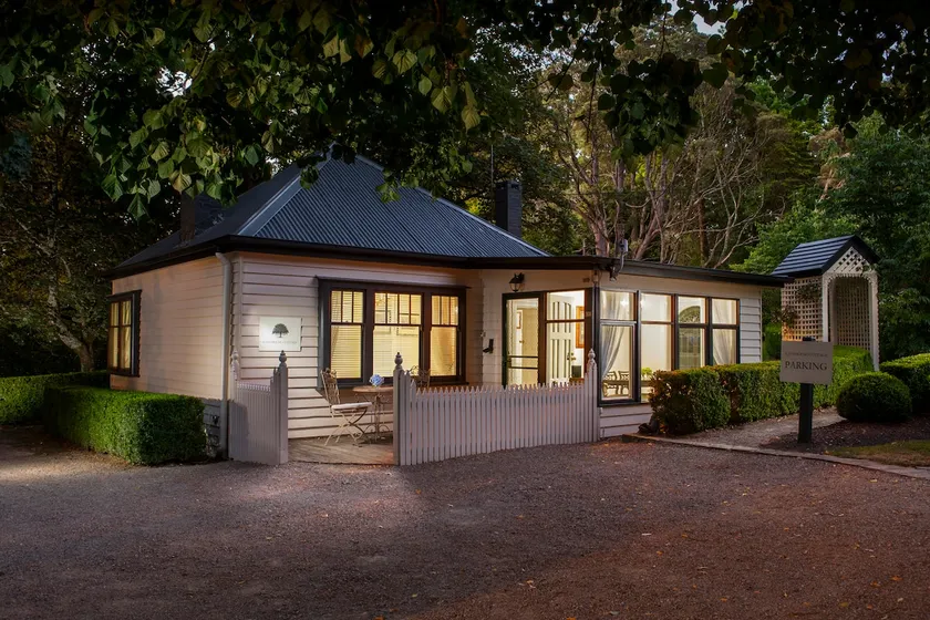 Gatehouse Spa Cottage at Moulton Park Estate - Image 1