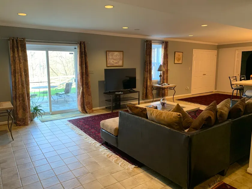 Guest Suite in Private Luxurious Basement - Image 1