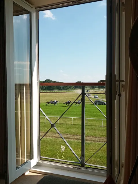 Sleeps 6, 3 bedrooms,Parking, close to town centre - Image 1
