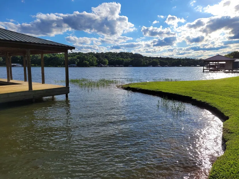 Mayberry Lakeshore Cottage at Lake Palestine - Image 1