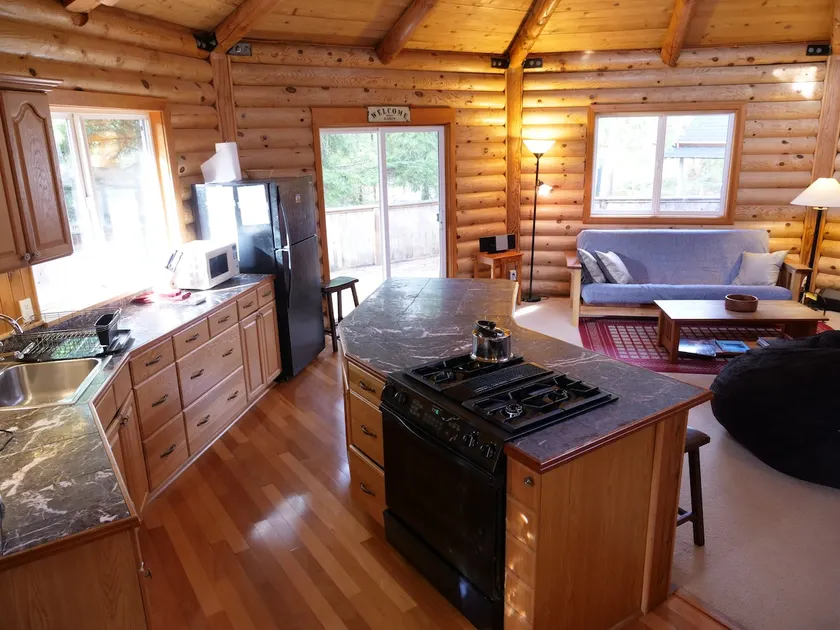 Unique Octagon Log Cabin - Image 1