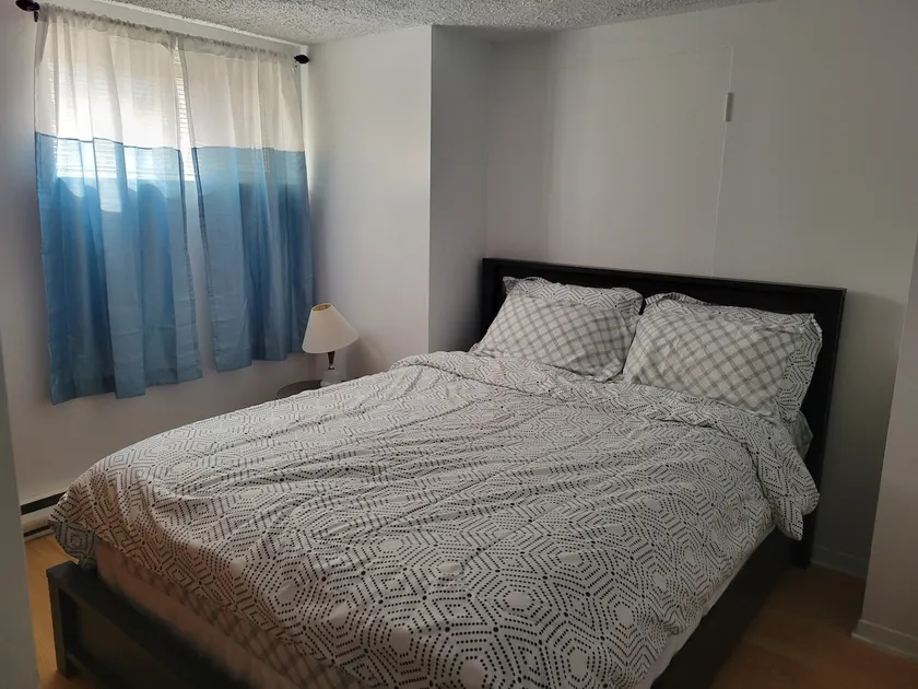 apartment with a private entrance - Image 1