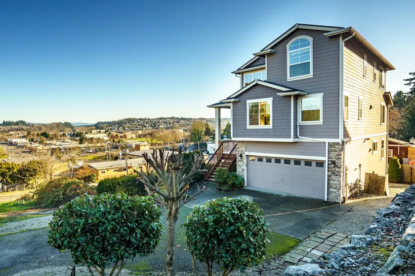 Newly Remodeled 4 Bedroom 4 Bath With Great View - Image 1